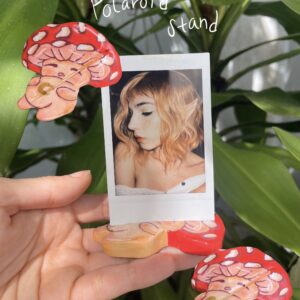 Hand-made polaroid stand-Lua